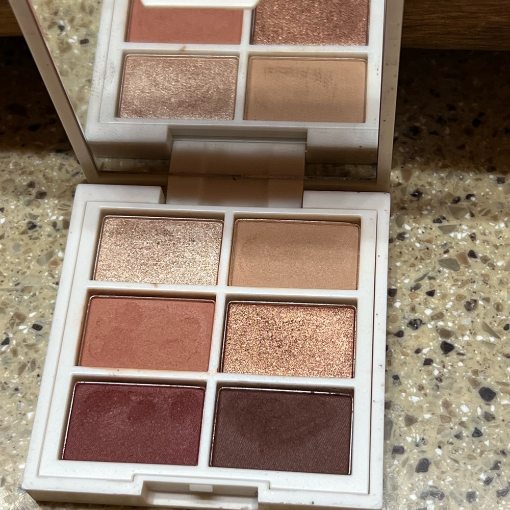 ILIA EYESHADOW PALETTE